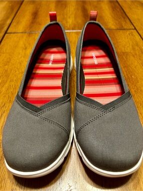 Lands' End Gray Slip-On Flats with Red/Orange-Striped Insole 8.5D